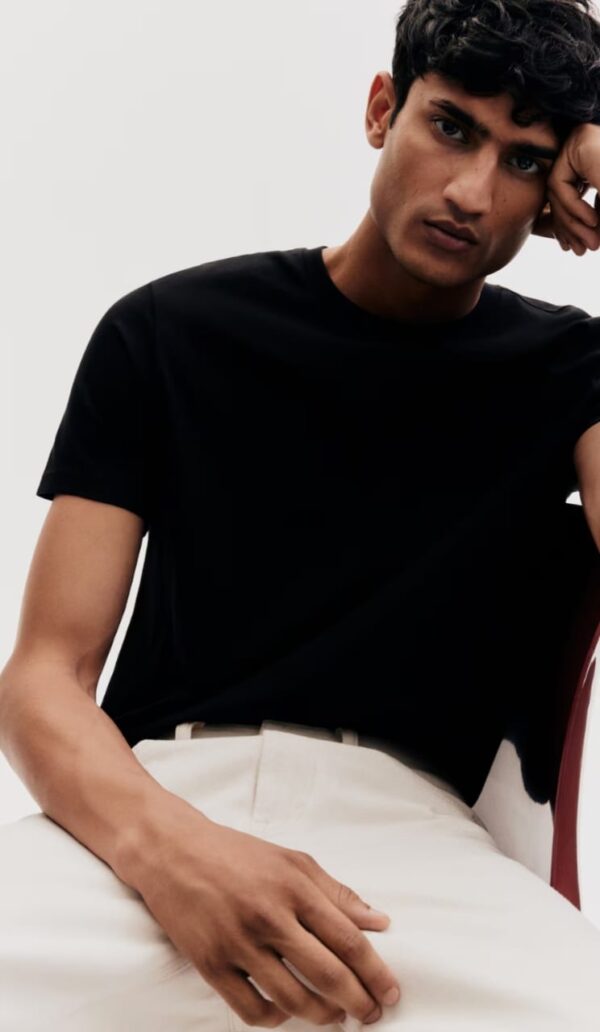 Round Neck black T-shirt